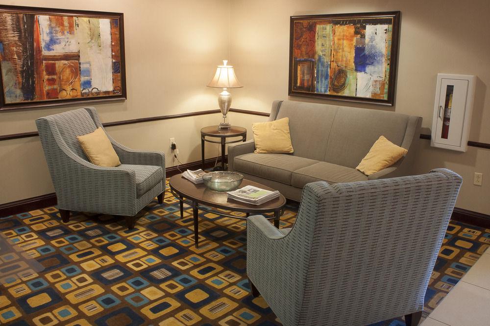 Holiday Inn Express & Suites Youngstown West I 80, An Ihg Hotel Eksteriør billede
