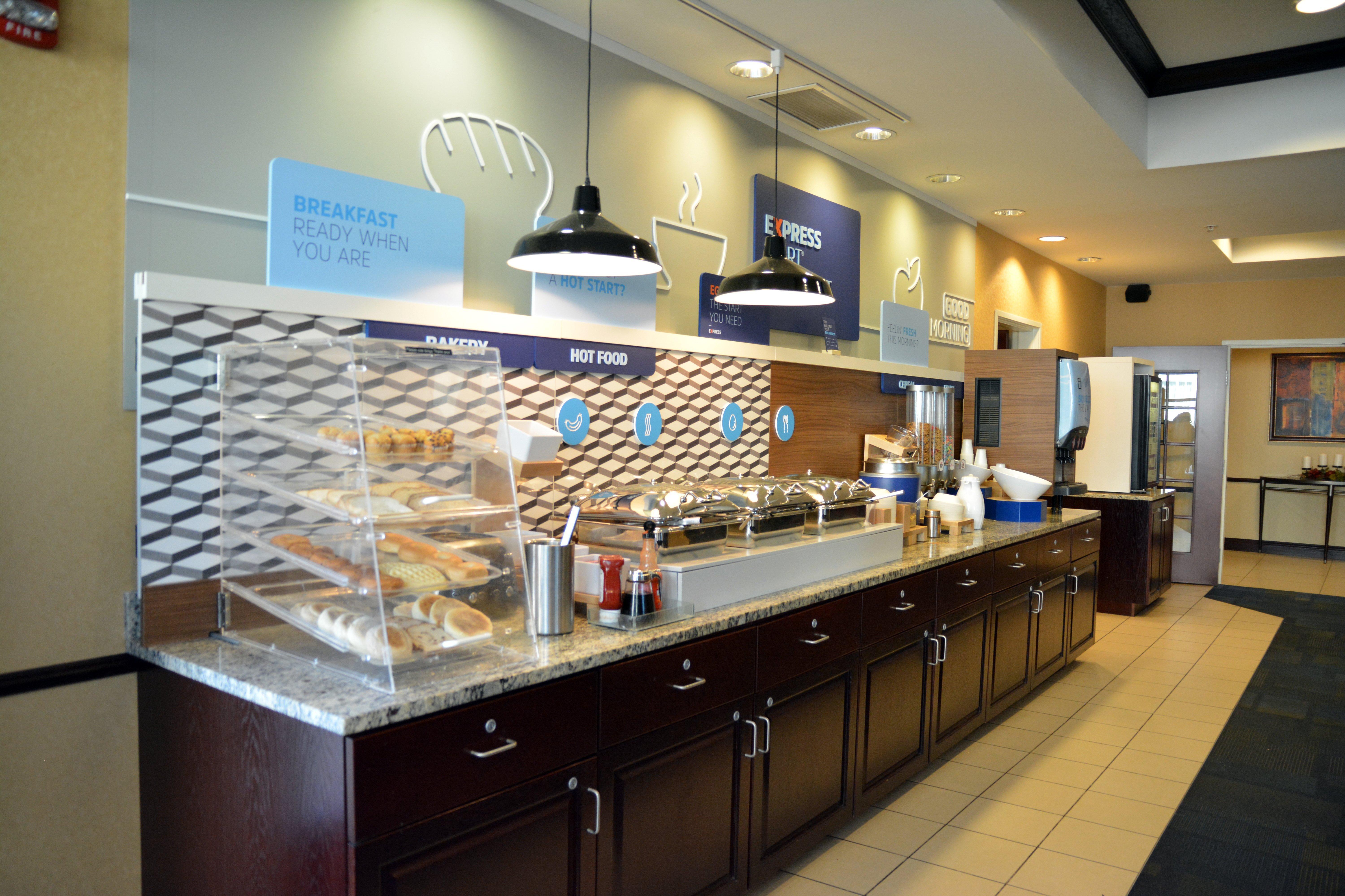 Holiday Inn Express & Suites Youngstown West I 80, An Ihg Hotel Eksteriør billede