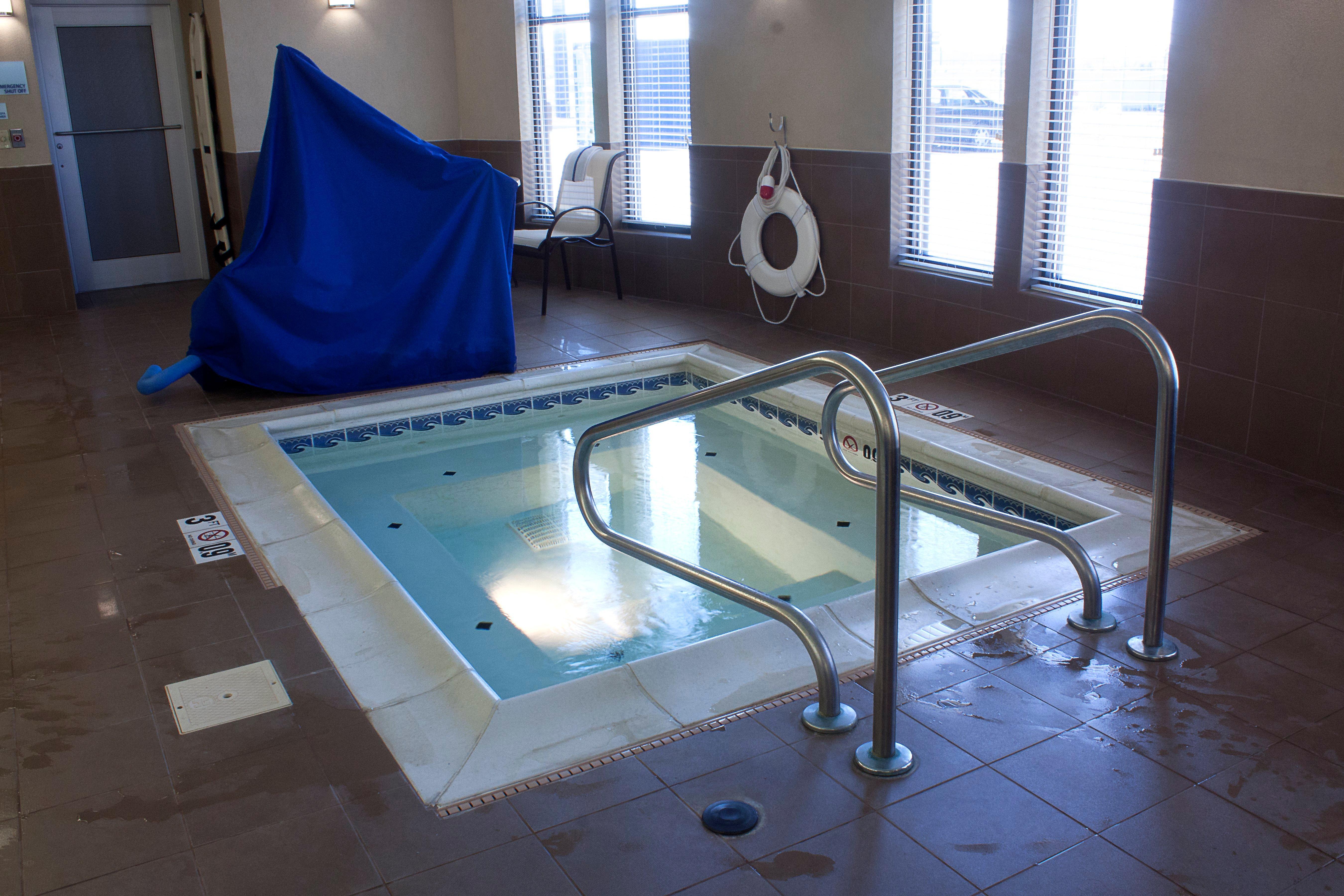 Holiday Inn Express & Suites Youngstown West I 80, An Ihg Hotel Eksteriør billede