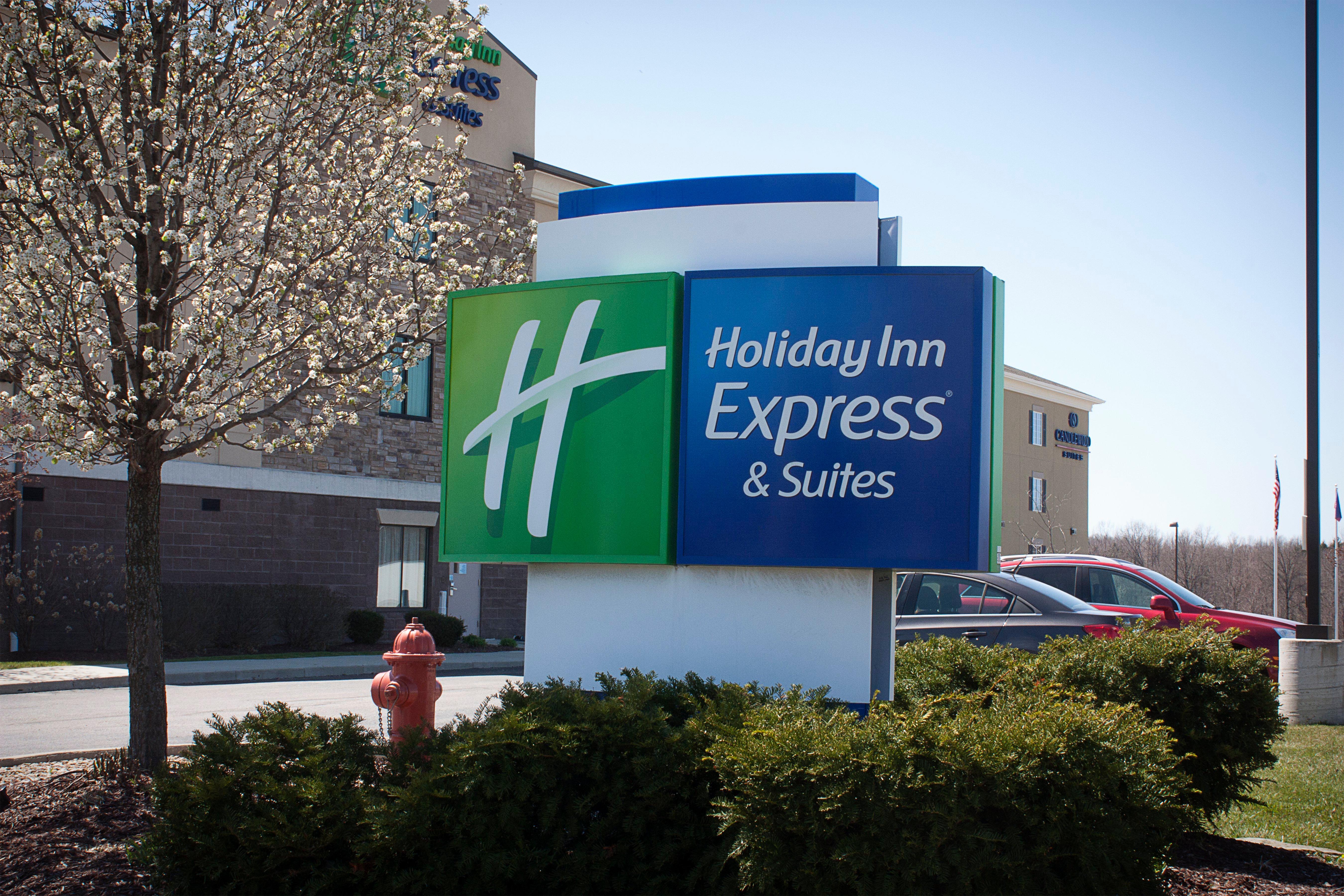 Holiday Inn Express & Suites Youngstown West I 80, An Ihg Hotel Eksteriør billede