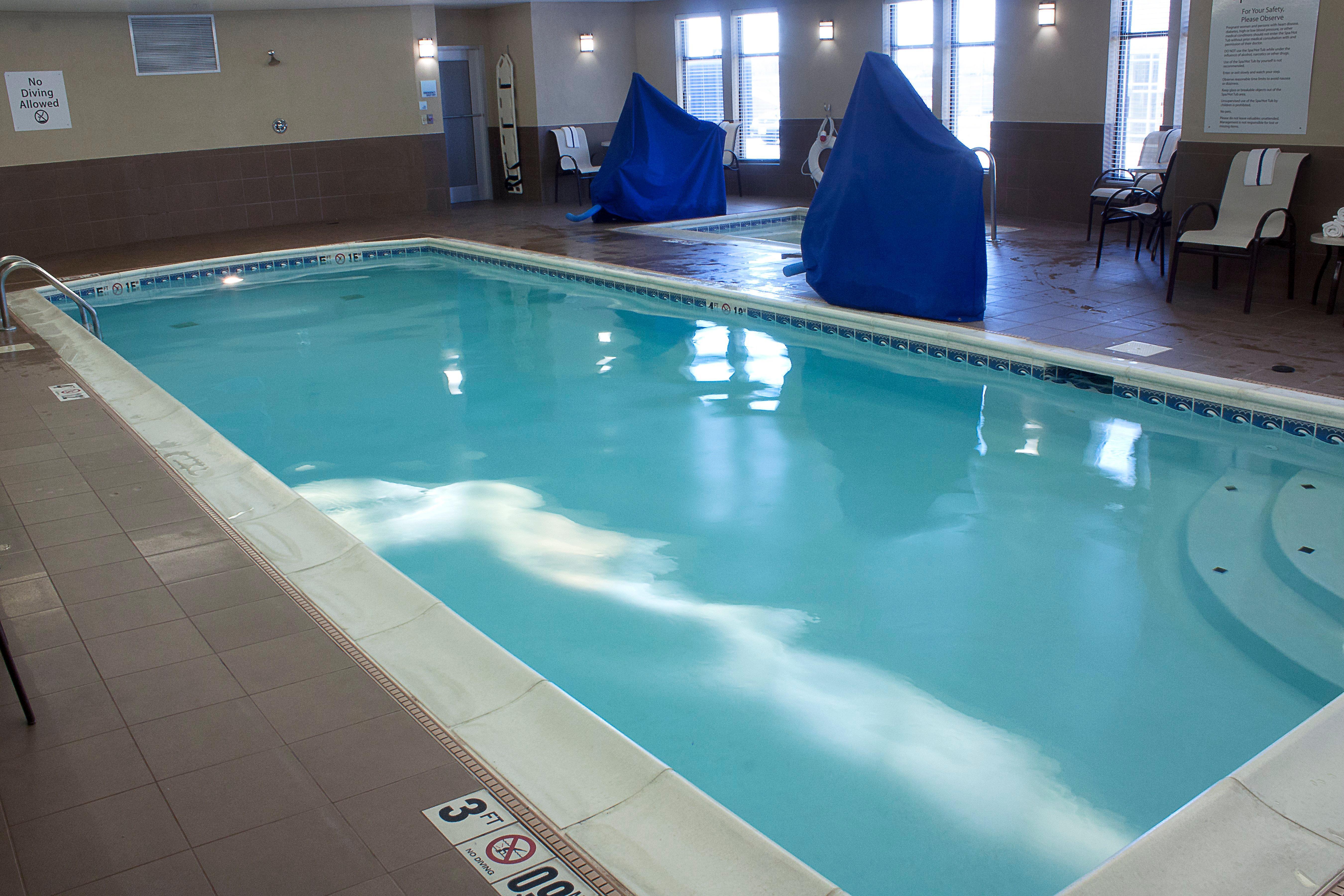 Holiday Inn Express & Suites Youngstown West I 80, An Ihg Hotel Eksteriør billede